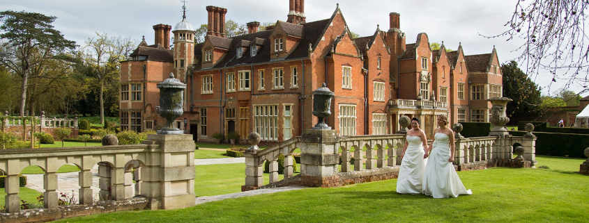 #andyfountainphotography #lgbtwedding #lgbt #celebrant #equalmarriage #aliceandjoanne #longstowehall #whiteroseceremonies