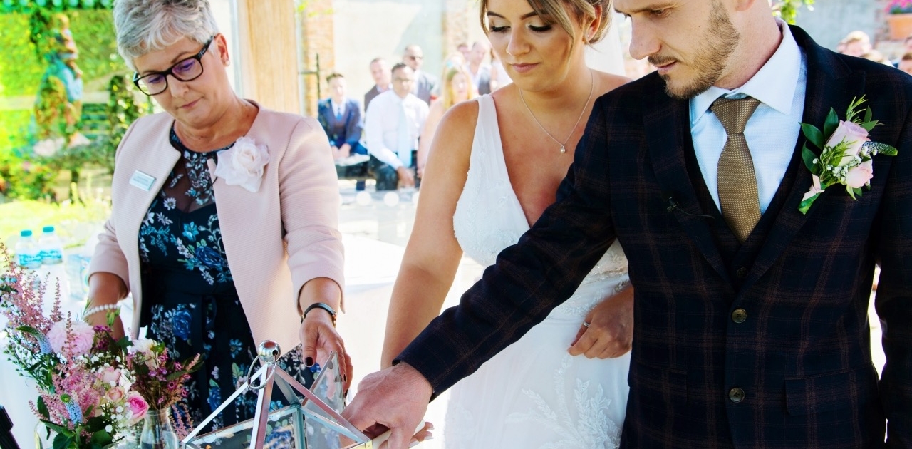 Light a candle in your wedding ceremony
